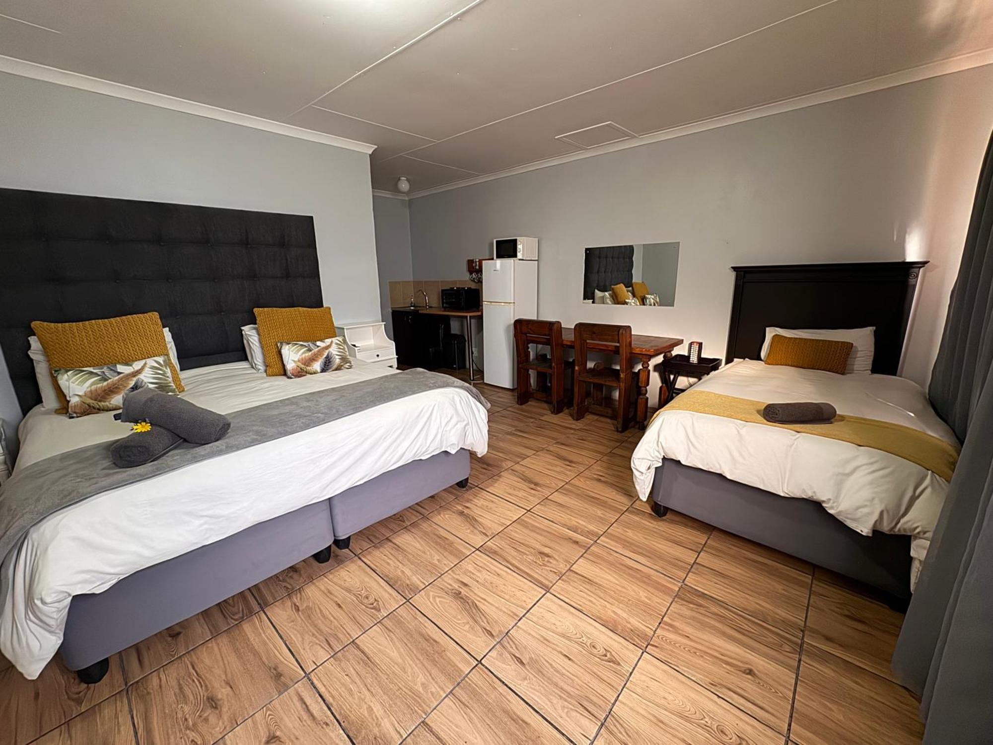 The Palms Venue & Accommodation Крадък Екстериор снимка