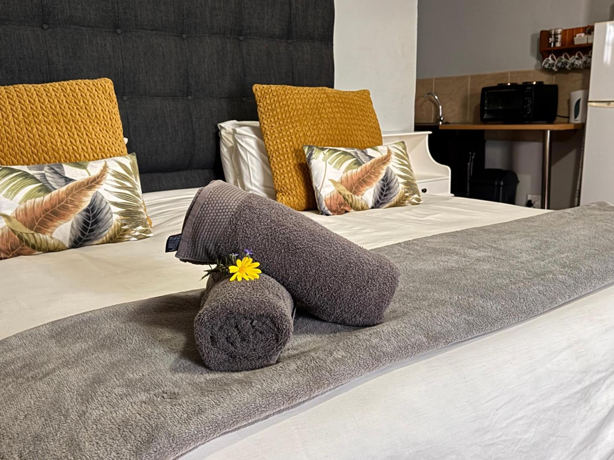 The Palms Venue & Accommodation Крадък Екстериор снимка