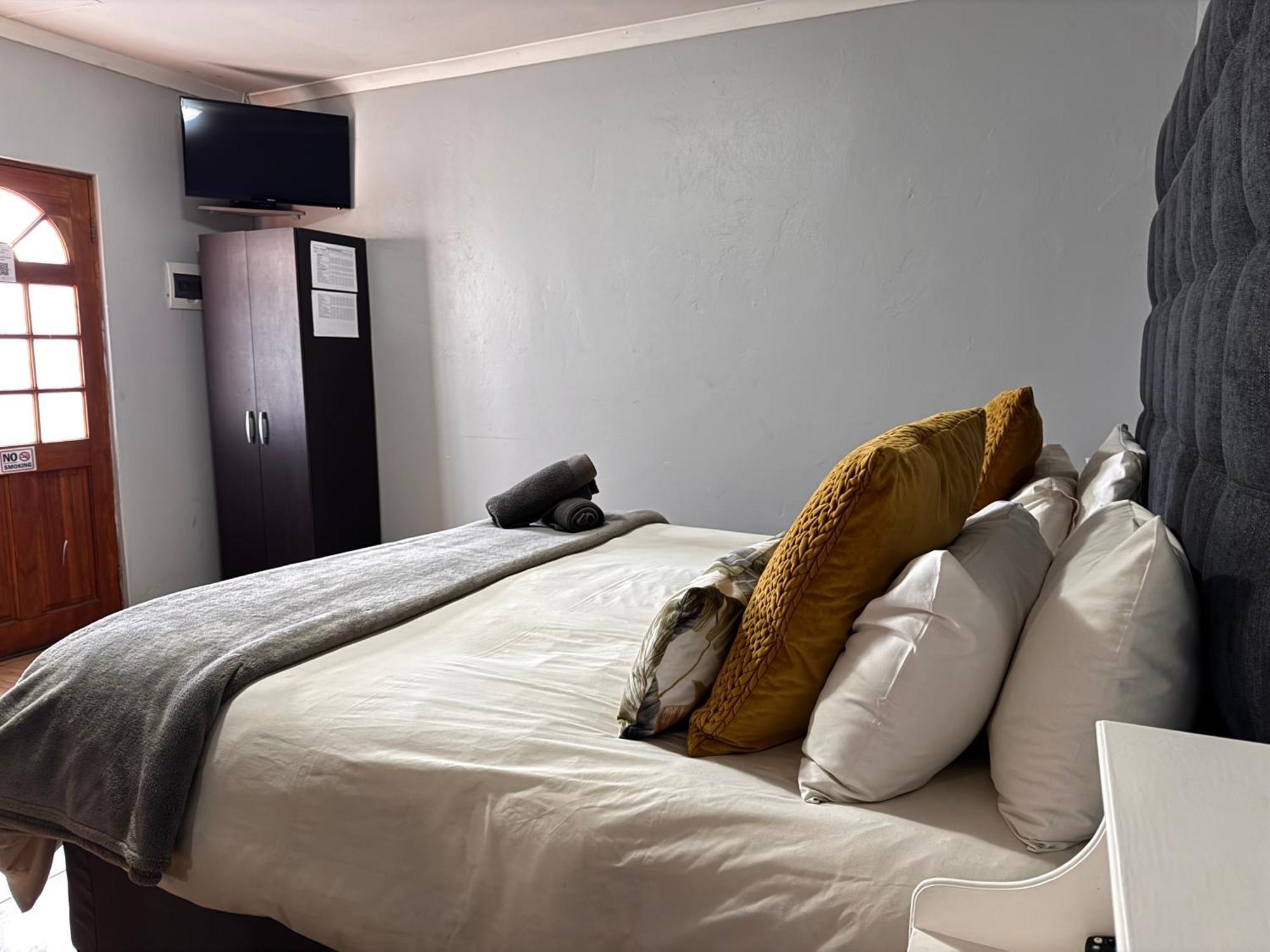 The Palms Venue & Accommodation Крадък Екстериор снимка