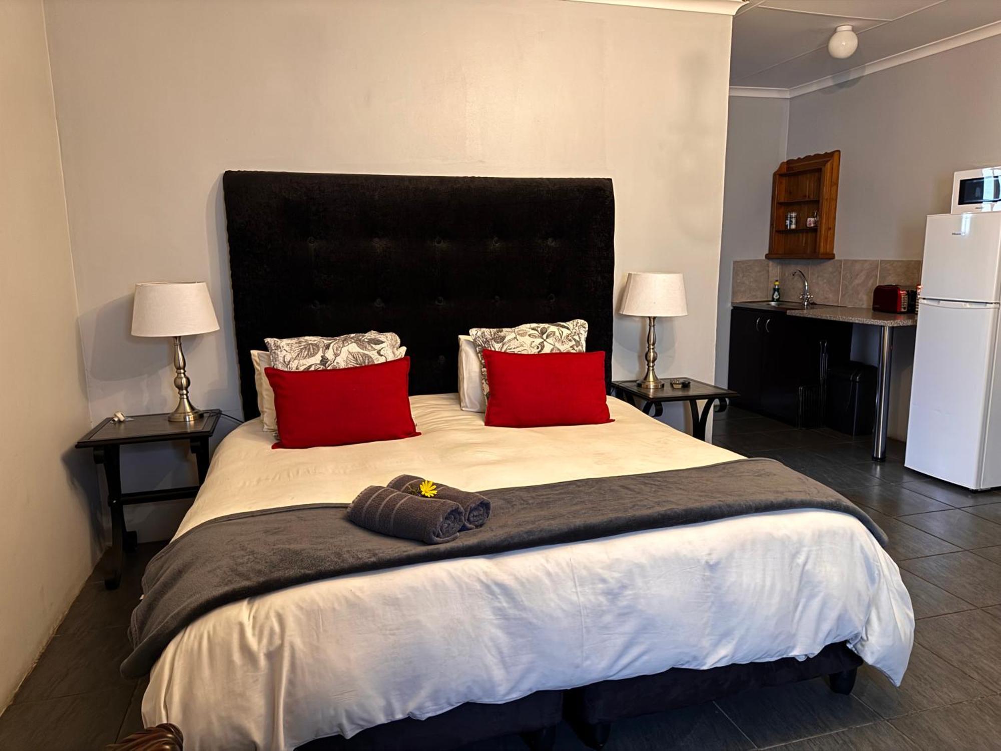 The Palms Venue & Accommodation Крадък Екстериор снимка