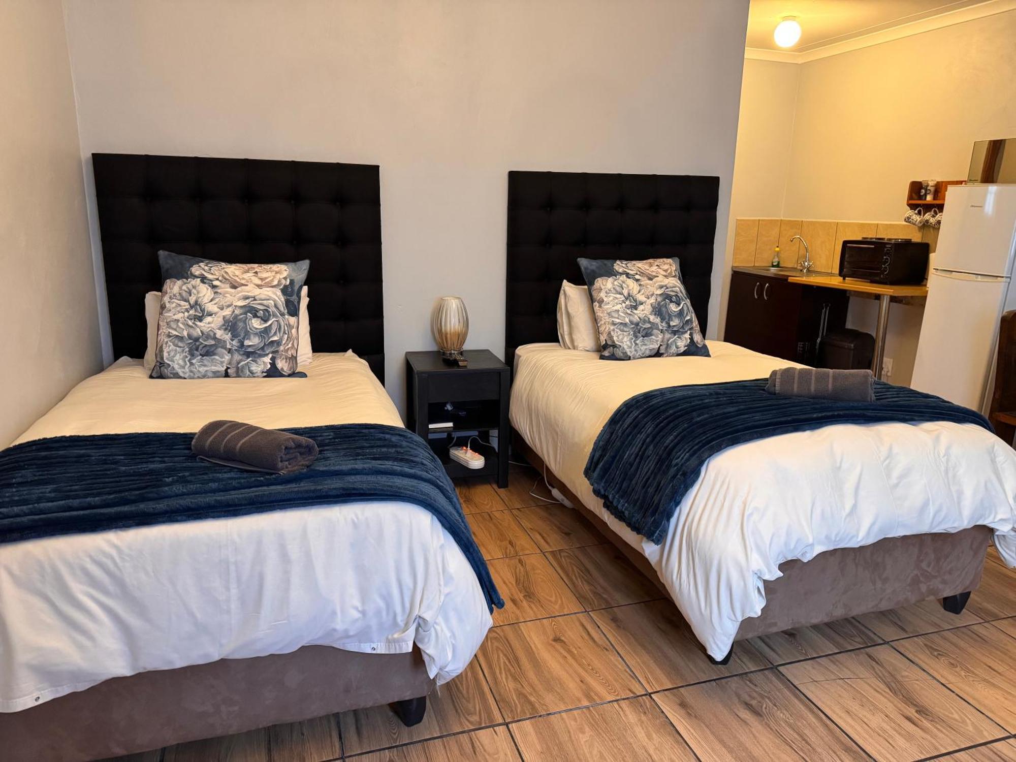 The Palms Venue & Accommodation Крадък Екстериор снимка