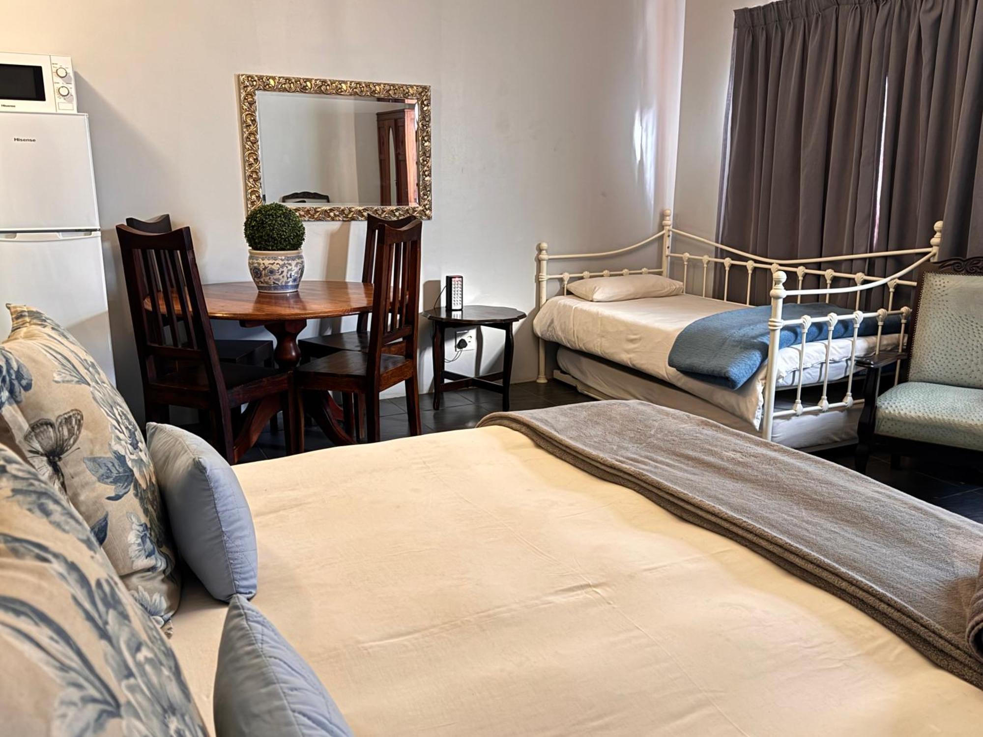 The Palms Venue & Accommodation Крадък Екстериор снимка