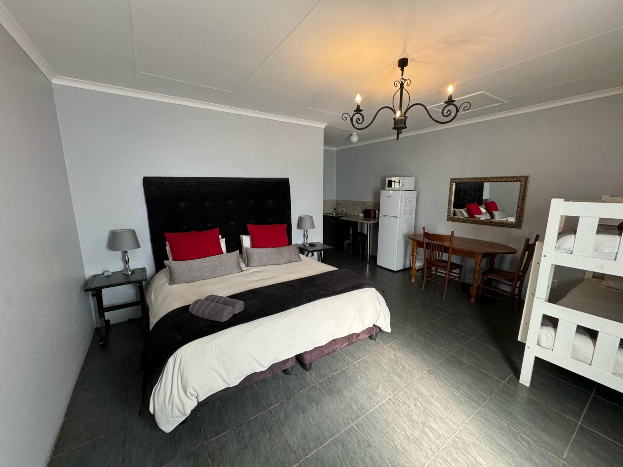 The Palms Venue & Accommodation Крадък Екстериор снимка